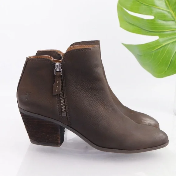 FRYE Women’s Brown Ankle Booties Distressed Texture All Over Size 6 Gently Used - Picture 2 of 16